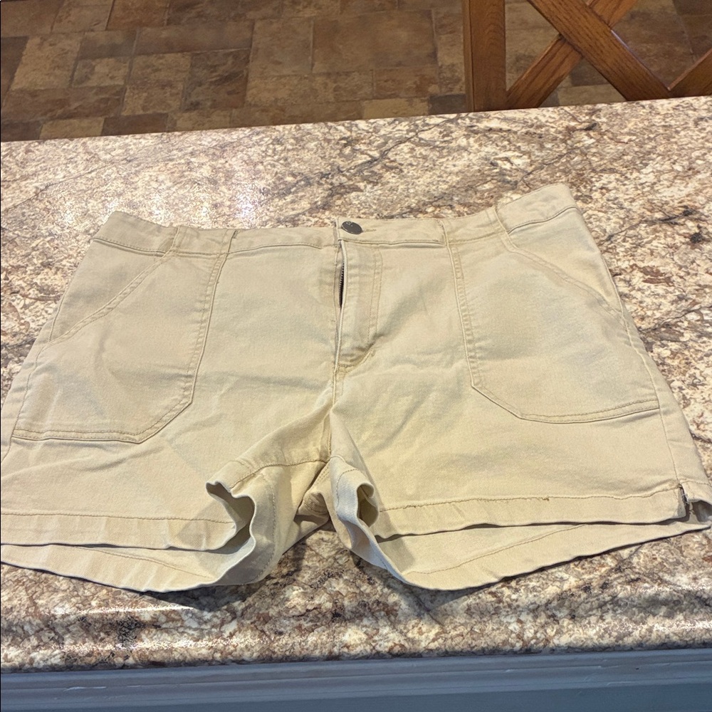 d. jeans Light Tan Shorts